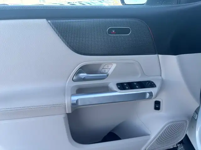 2022 Mercedes-Benz GLB GLB 250 4MATIC • Low KM • Park Assist • P - Photo 14