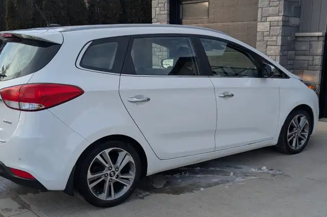 2014 Kia rondo - Photo 2