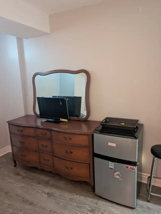 Furnished PH room in Scarborough - Photo 2