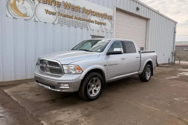 2012 Ram 1500 Laramie HEMI Crew Cab  5.7L V8 - Photo 3