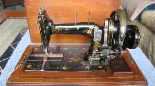 FABULOUS 1901 HAND CRANK SEWING MACHINE MOTHER OF PEARL INLAY - Photo 4