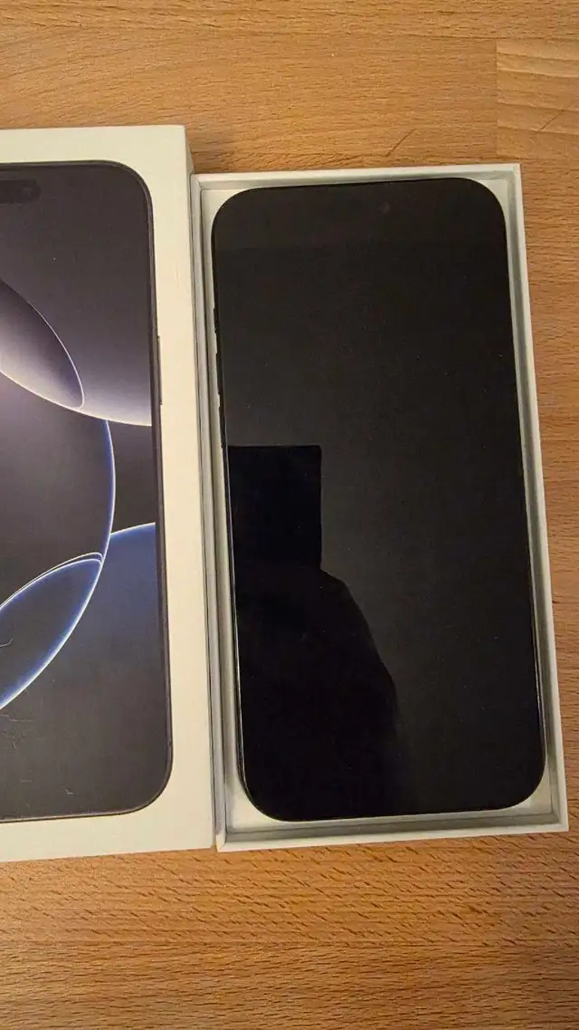 Apple Iphone 16 pro max 256gb titanium black  unlocked mint