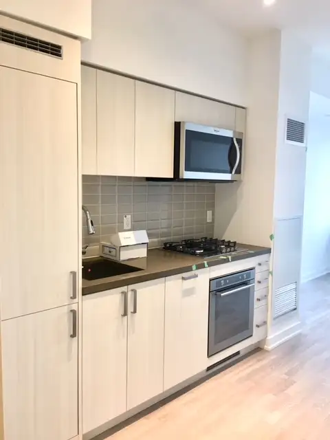 BATHURST & ST CLAIR: Charming Studio Condo For Rent Toronto - Photo 2