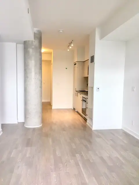 BATHURST & ST CLAIR: Charming Studio Condo For Rent Toronto - Photo 4