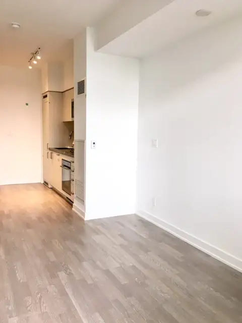 BATHURST & ST CLAIR: Charming Studio Condo For Rent Toronto - Photo 5