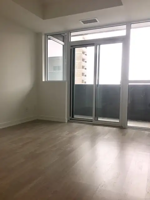 BATHURST & ST CLAIR: Charming Studio Condo For Rent Toronto - Photo 6