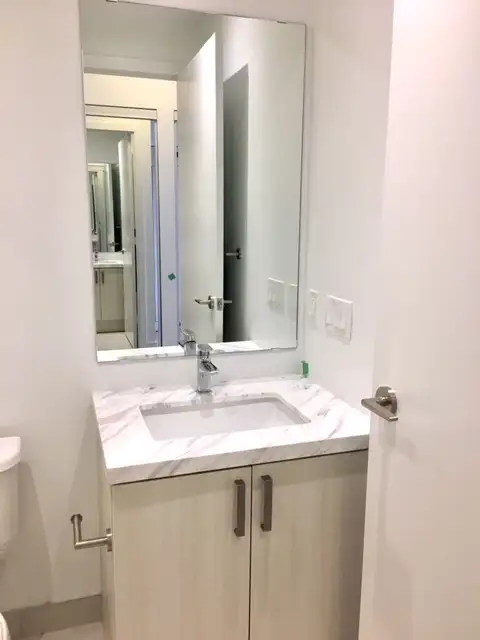 BATHURST & ST CLAIR: Charming Studio Condo For Rent Toronto - Photo 8