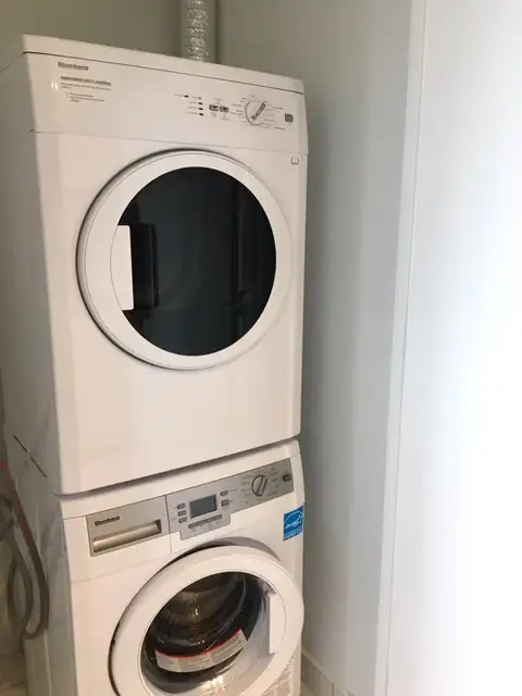 BATHURST & ST CLAIR: Charming Studio Condo For Rent Toronto - Photo 10