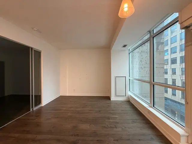 DOWNTOWN TORONO: Large 1 Den Condo For Rent with PARKING - Photo 7