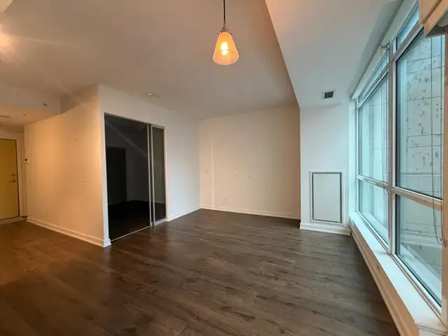 DOWNTOWN TORONO: Large 1 Den Condo For Rent with PARKING - Photo 8