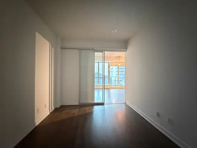 DOWNTOWN TORONO: Large 1 Den Condo For Rent with PARKING - Photo 9