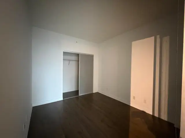 DOWNTOWN TORONO: Large 1 Den Condo For Rent with PARKING - Photo 10