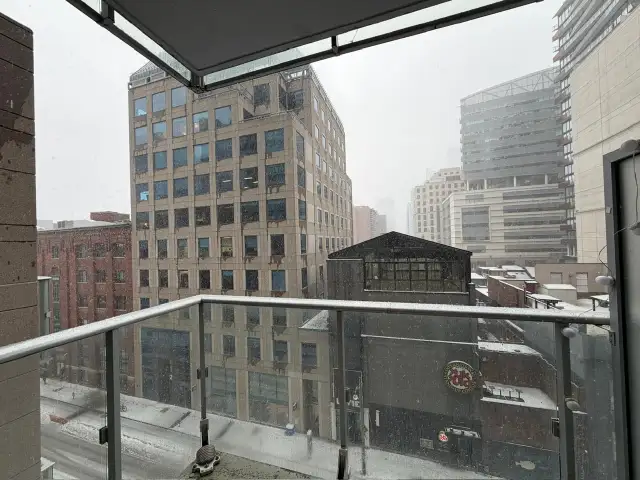 DOWNTOWN TORONO: Large 1 Den Condo For Rent with PARKING - Photo 12