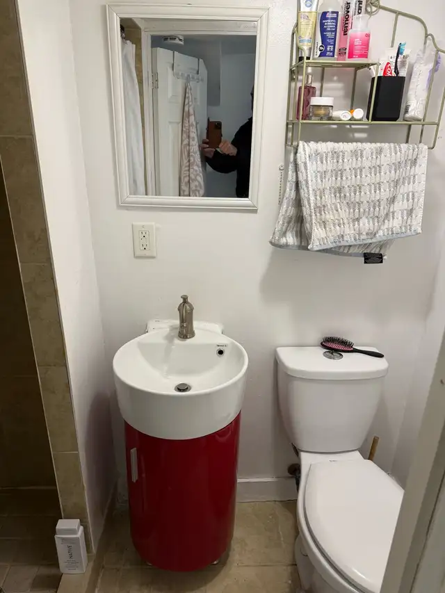 Basement Apartment For Rent/Vaughan - Photo 8