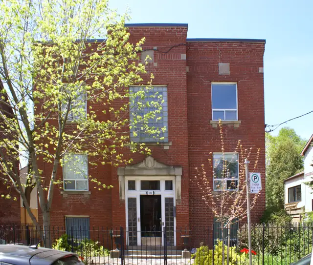 3 Bedroom Apartment for rent -  Cabbagetown Victorian Building