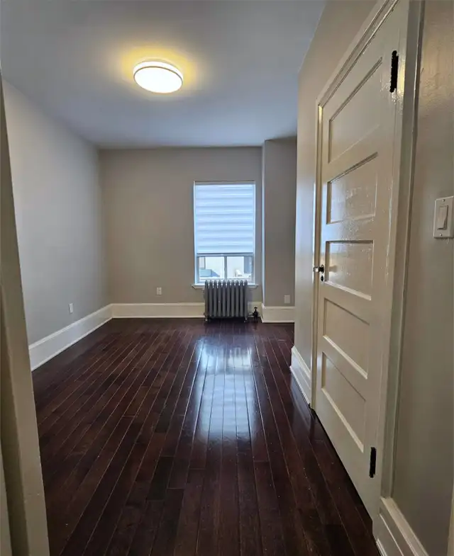 3 Bedroom Apartment for rent -  Cabbagetown Victorian Building - Photo 6