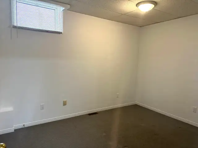 Large 2 Bedroom Bsmt – Utilities & Parking – Dufferin/Eglinton - Photo 3