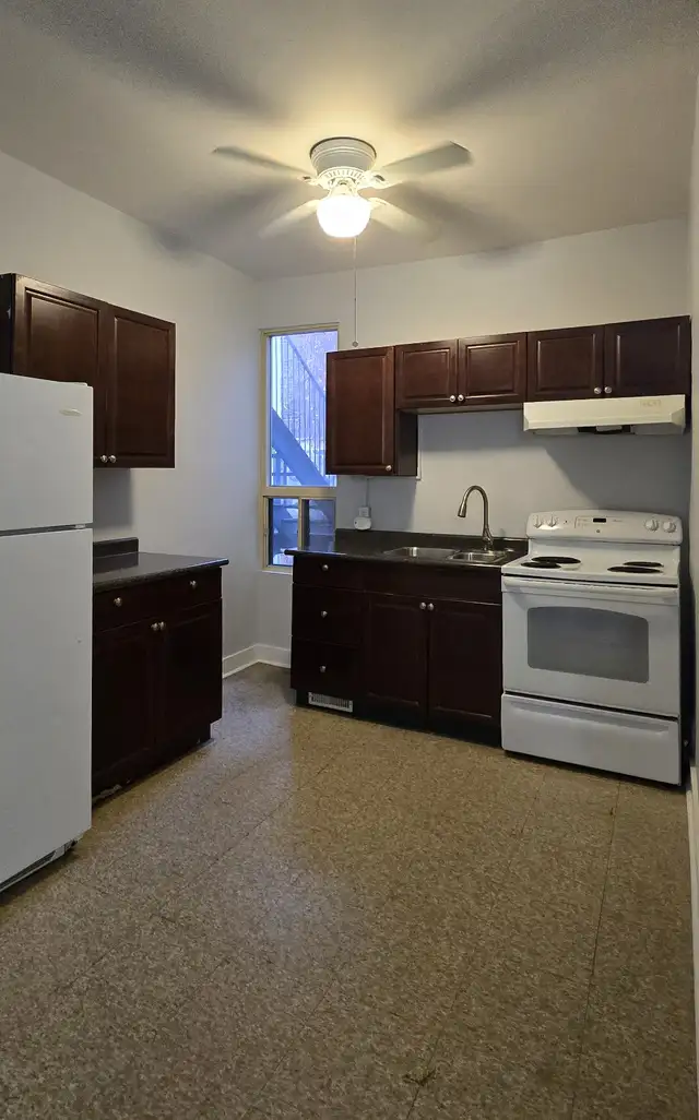2 BEDROOM WALK-UP UNIT WITH BALCONY – DOWNTOWN EAST