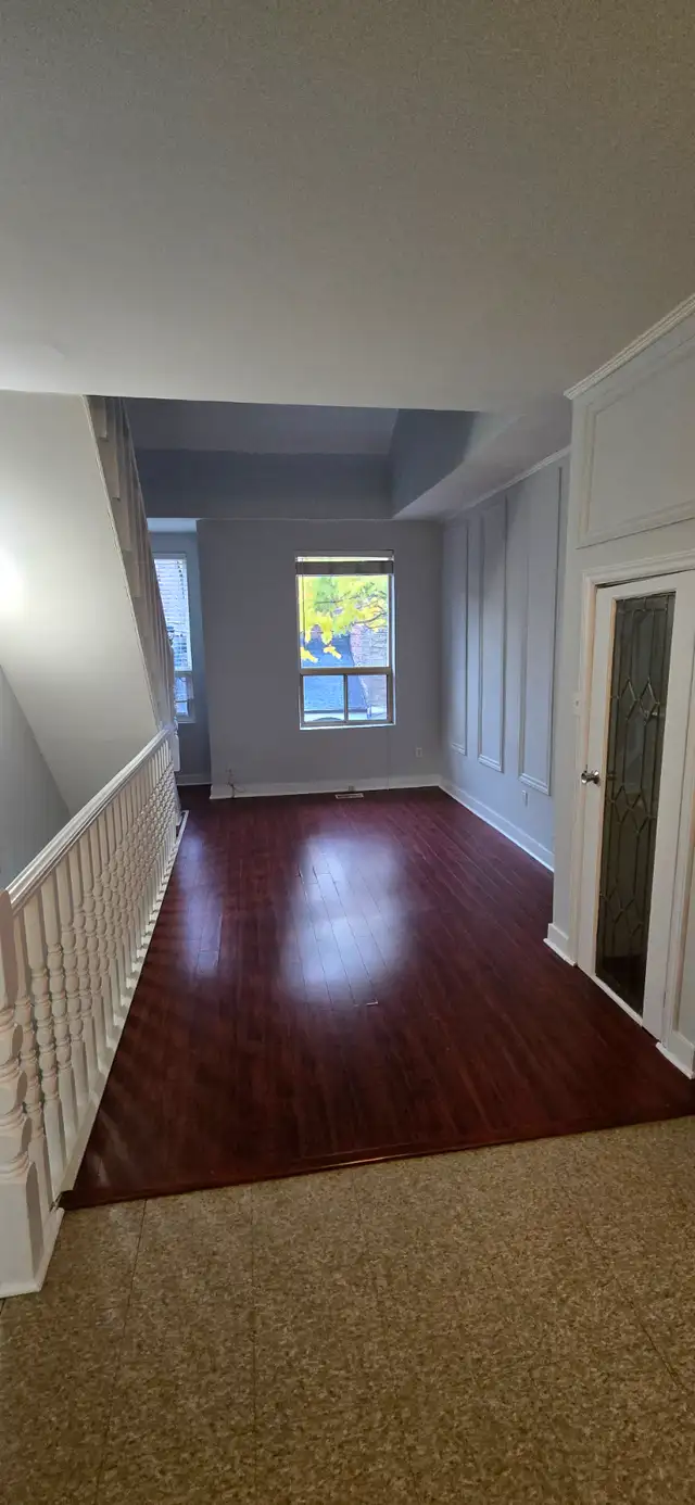 2 BEDROOM WALK-UP UNIT WITH BALCONY – DOWNTOWN EAST - Photo 2