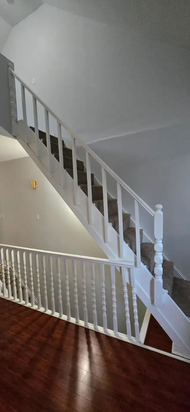 2 BEDROOM WALK-UP UNIT WITH BALCONY – DOWNTOWN EAST - Photo 3