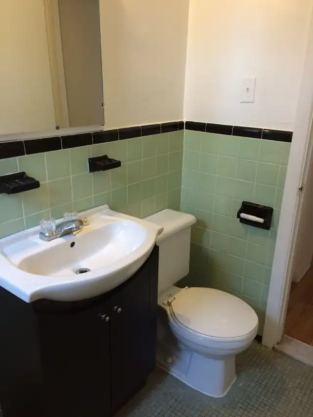 Dorval: New renovated big  5.5 best location for rent - Photo 2