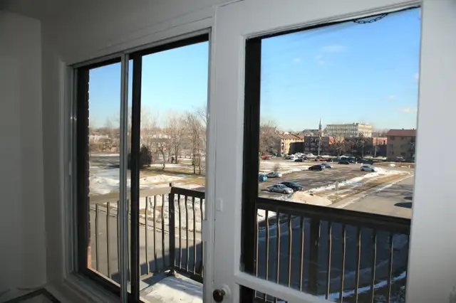Dorval: New renovated big  5.5 best location for rent - Photo 5