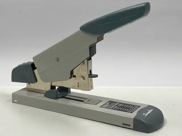 Swingline Heavy Duty Stapler Model # 39002 Like New. 160 Sheets