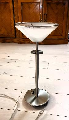 Modern Style Metal Table Lamp