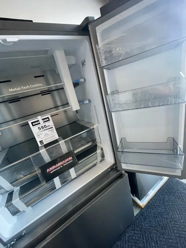 NEW 36" Hisense Water & Ice Counter Depth French Door Fridge - Photo 5