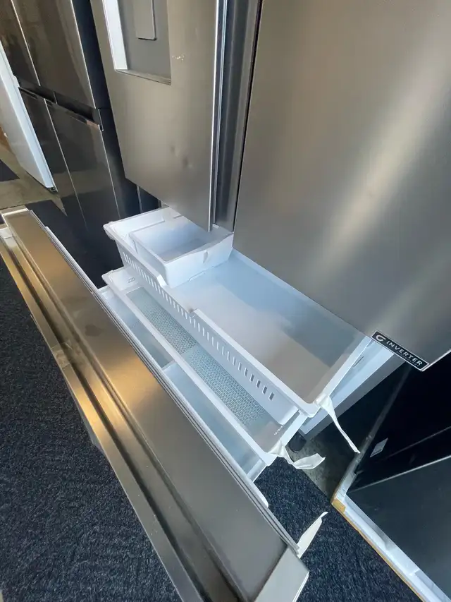 NEW 36" Hisense Water & Ice Counter Depth French Door Fridge - Photo 6