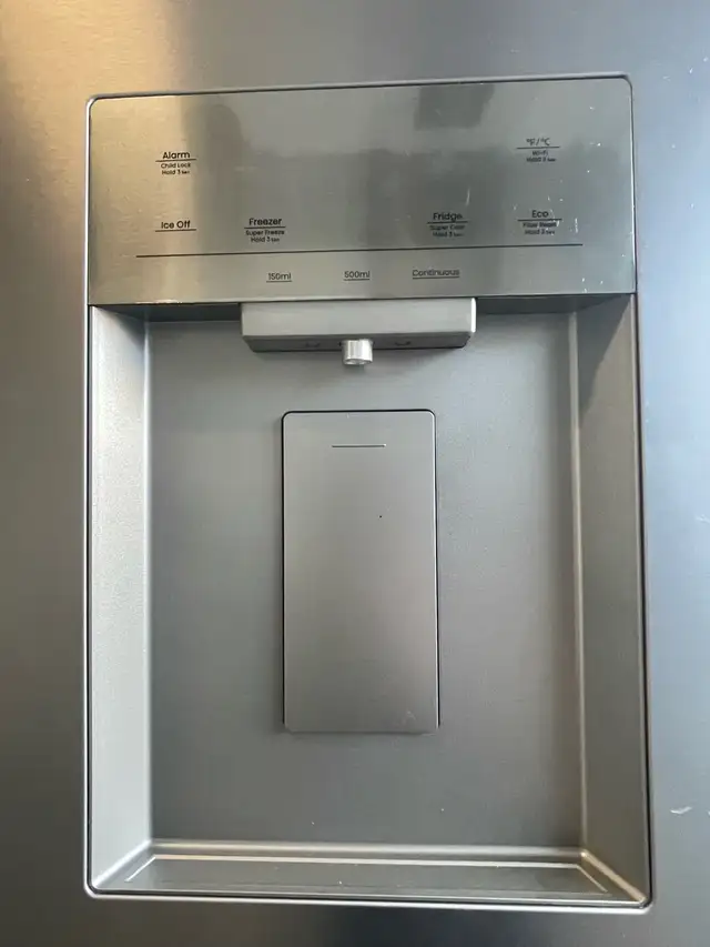 NEW 36" Hisense Water & Ice Counter Depth French Door Fridge - Photo 8