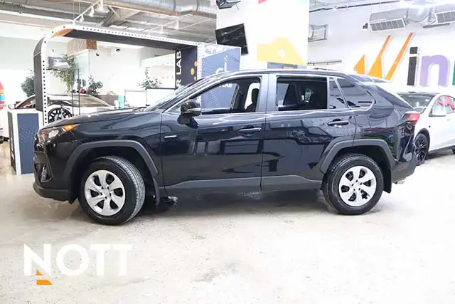 2024 TOYOTA RAV4 LE - Photo 2