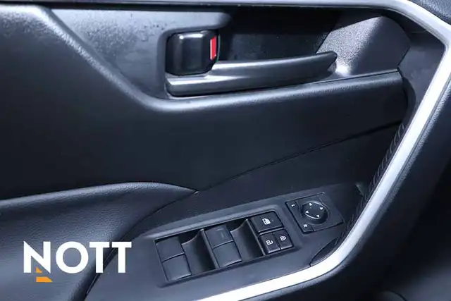 2024 TOYOTA RAV4 LE - Photo 11