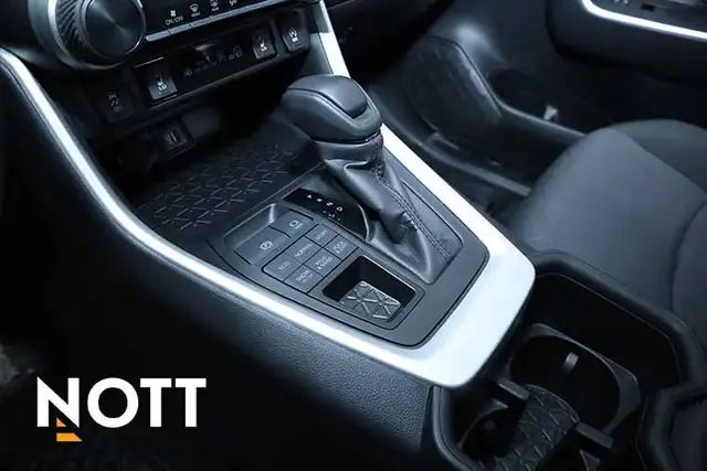 2024 TOYOTA RAV4 LE - Photo 12