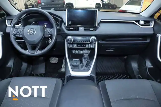 2024 TOYOTA RAV4 LE - Photo 13