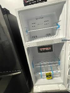 NEW 30" Frigidaire Top Freezer Fridge (18 Cu.Ft) - Photo 4