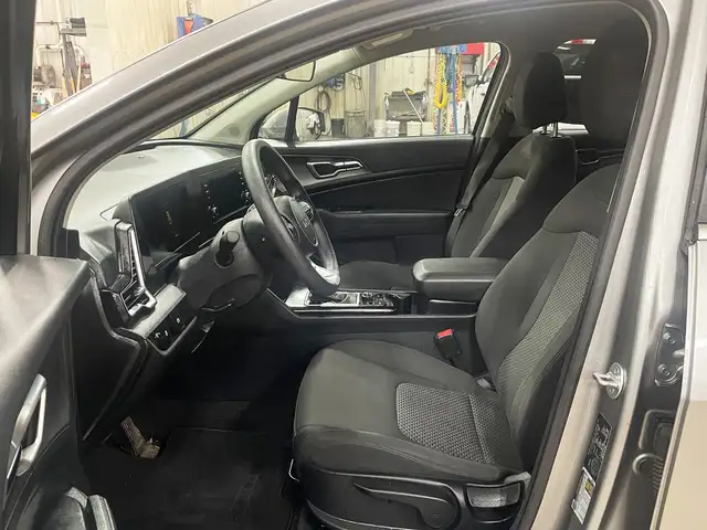 2024 Kia Sportage LX AWD - Backup Cam, Rear Defrost, Traction Co - Photo 5