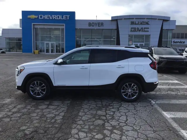 2022 GMC Terrain - Photo 2