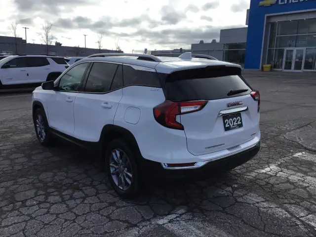 2022 GMC Terrain - Photo 3