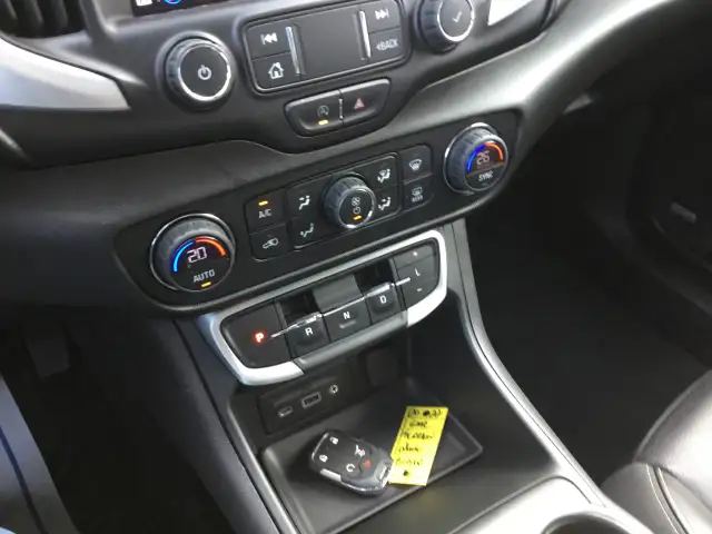 2022 GMC Terrain - Photo 13