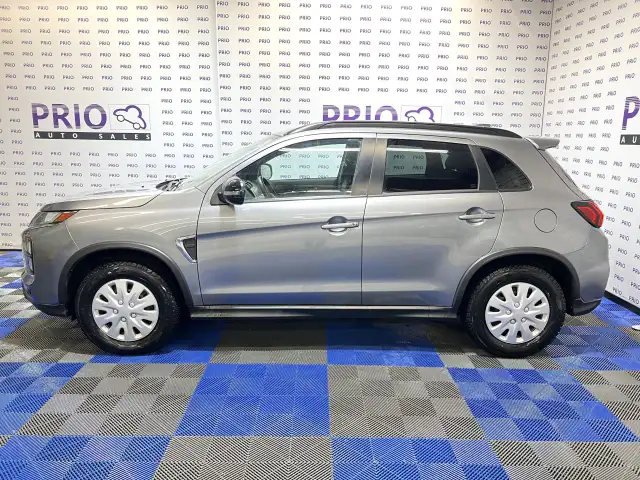 2023 Mitsubishi RVR - Photo 2