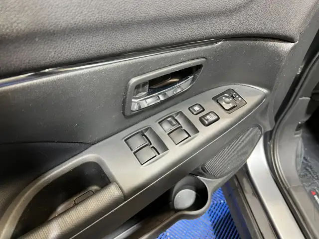 2023 Mitsubishi RVR - Photo 11