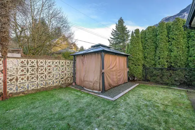 For Rent beautiful 2bedroom in Hope BC - Photo 3
