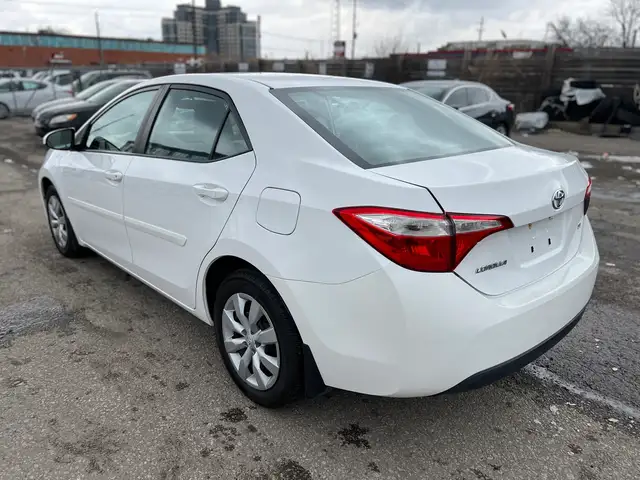 2015 Toyota Corolla LE - Photo 3