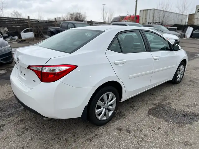2015 Toyota Corolla LE - Photo 5