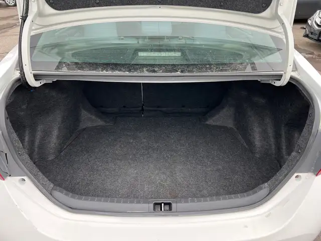 2015 Toyota Corolla LE - Photo 18