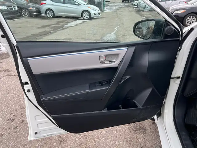 2015 Toyota Corolla LE - Photo 33