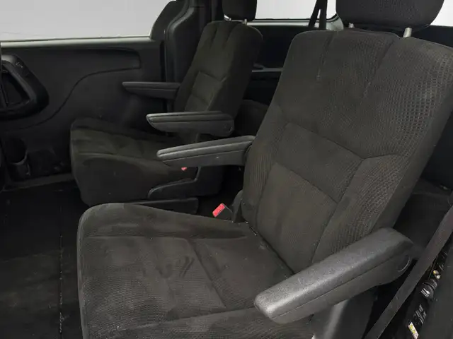 2017 Dodge Grand Caravan SXT | CLEAN CARFAX | BACK-UP CAM | BIG - Photo 12
