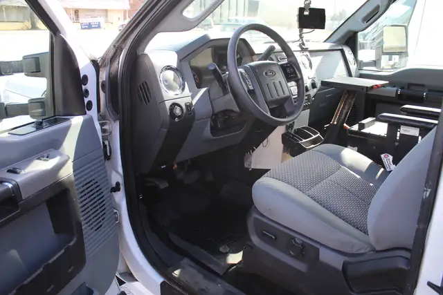 2015 Ford F-350 Super Duty XLT DRW UTILITY BOX INVERTER LADDER R - Photo 9