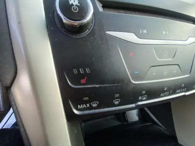 2014 Ford Fusion SE - SUNROOF, HEATED STEERING WHEEL, HEATED SEA - Photo 17